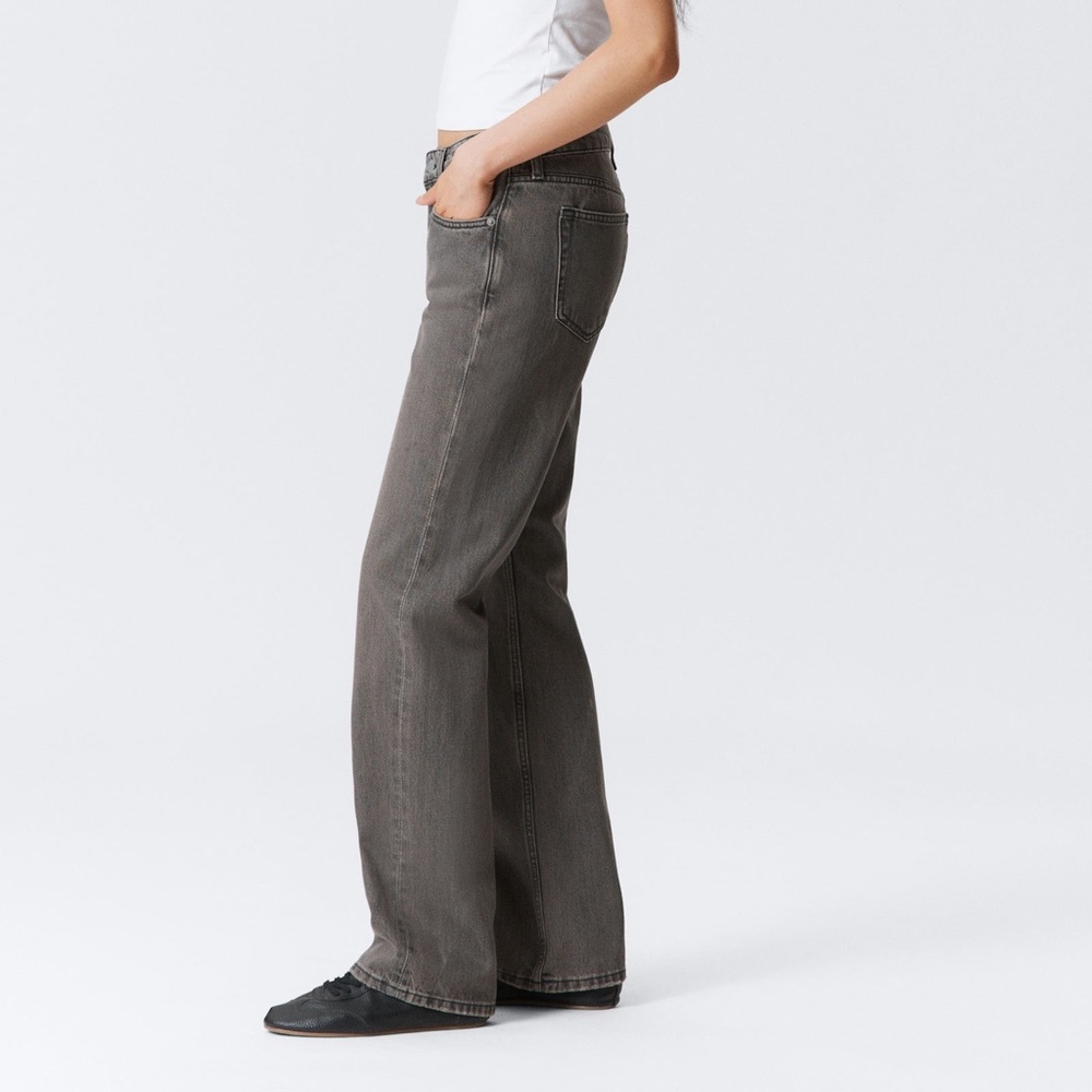 Weekday Arrow Low Rise Straight Leg Jeans Clay Grey Brand New